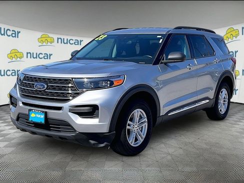 Used 2023 Ford Explorer XLT AWD/4WD image 3