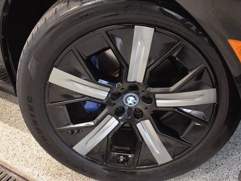 Used 2024 BMW iX xDrive50 w/ Sport Package AWD/4WD image 30