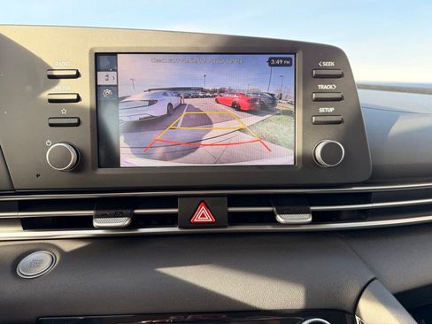 Used 2025 Hyundai Elantra Hybrid FWD image 18