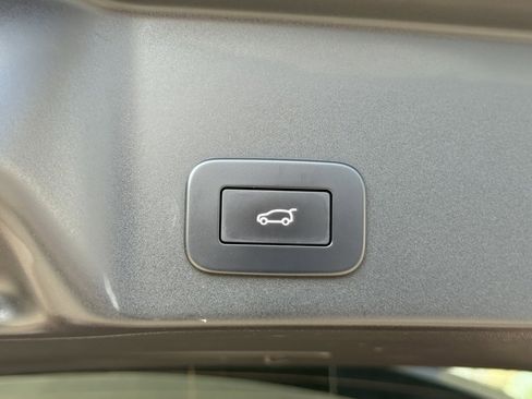 Used 2023 Land Rover Range Rover Evoque S image 11