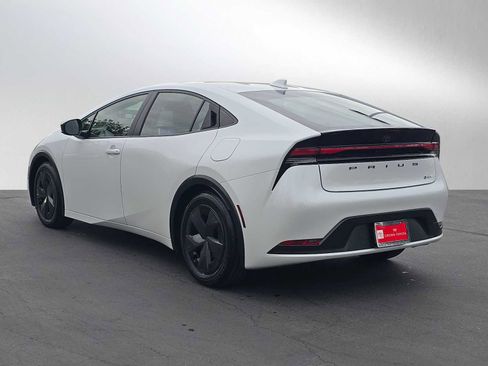 Certified 2023 Toyota Prius LE image 5