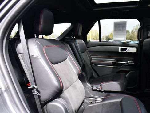 Used 2023 Ford Explorer ST-Line AWD/4WD image 18