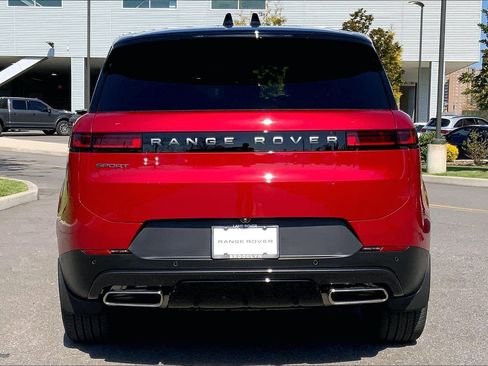 Used 2025 Land Rover Range Rover Sport SE AWD/4WD image 4