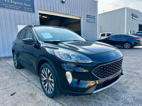 Used 2020 Ford Escape Titanium image 9