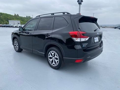 Used 2024 Subaru Forester Premium AWD/4WD image 6