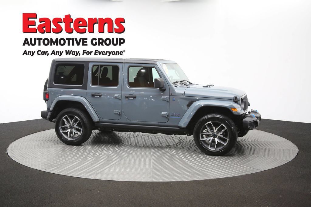 Used 2024 Jeep Wrangler Unlimited w/ Convenience Group AWD/4WD image 49