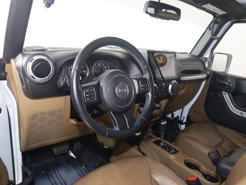 Used 2015 Jeep Wrangler Unlimited Sahara w/ Connectivity Group AWD/4WD image 25