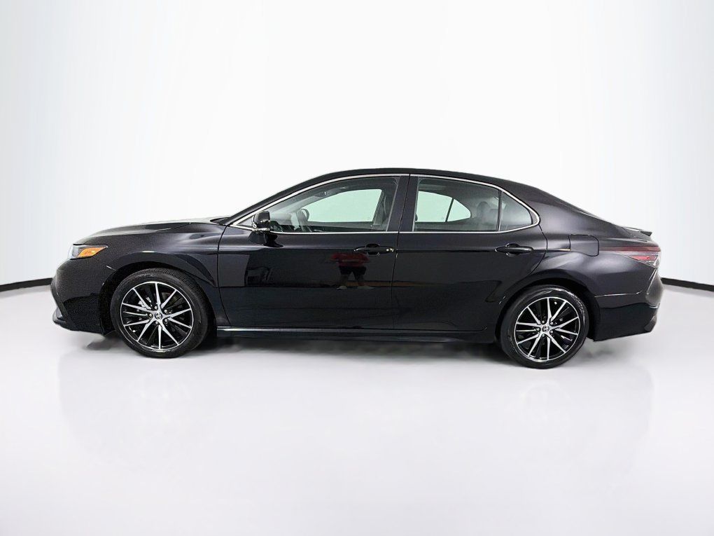 Used 2024 Toyota Camry SE w/ Cold Weather Package FWD image 6