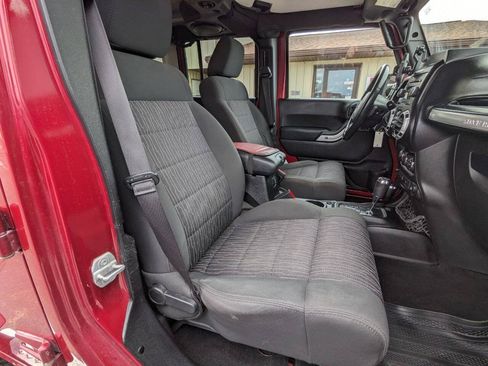Used 2012 Jeep Wrangler Unlimited Sahara AWD/4WD image 14