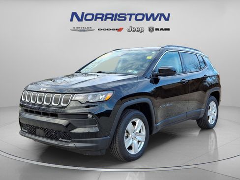 Certified 2022 Jeep Compass Latitude w/ Convenience Group image 3