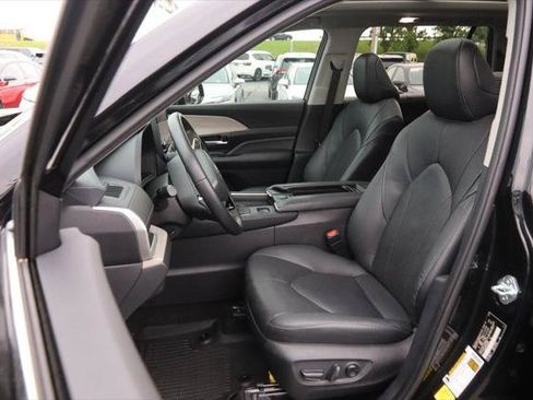Certified 2025 Toyota Grand Highlander AWD Hybrid image 10