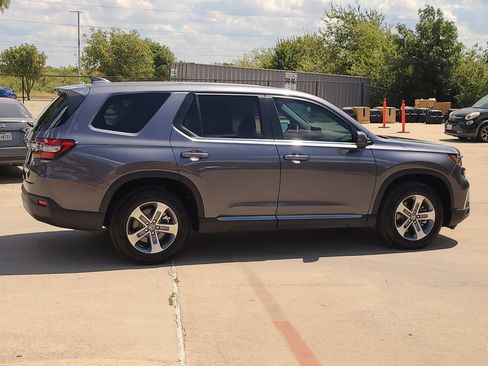 Used 2025 Honda Pilot EX-L image 4