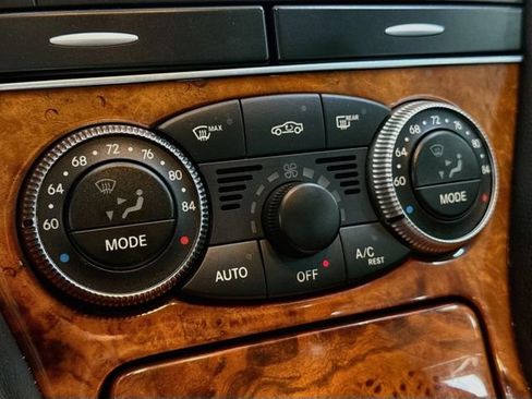 Used 2011 Mercedes-Benz SL 63 AMG image 13
