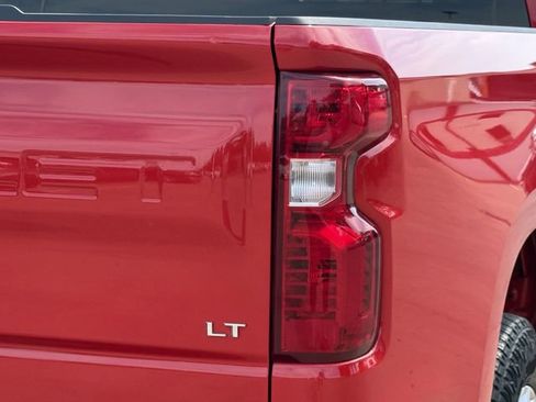 Used 2022 Chevrolet Silverado 1500 LT w/ Z71 Off-Road Package AWD/4WD image 7
