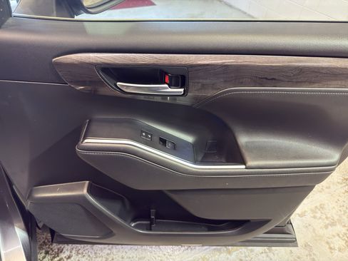 Used 2020 Toyota Highlander Platinum image 20