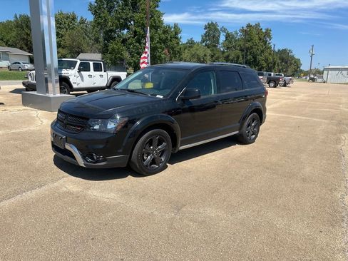Used 2020 Dodge Journey Crossroad image 1
