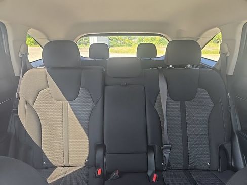 Used 2025 Kia Sorento LX FWD image 23