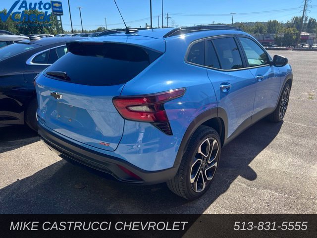 Used 2024 Chevrolet Trax RS w/ Sunroof Package FWD image 3