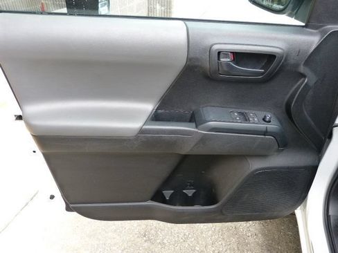 Used 2022 Toyota Tacoma SR RWD image 33