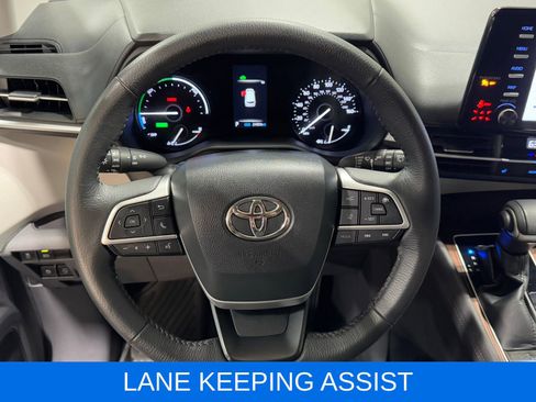 Used 2023 Toyota Sienna XLE FWD image 19