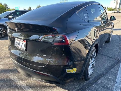 Used 2021 Tesla Model Y Long Range image 4