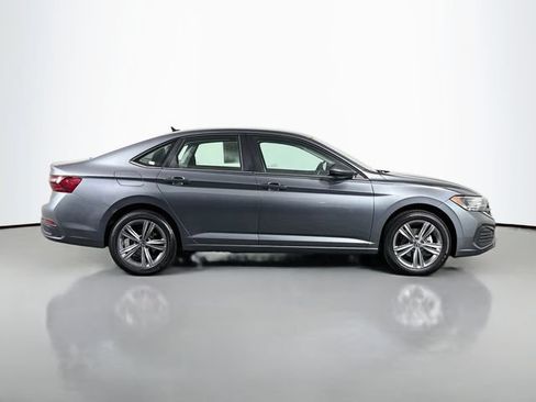 Certified 2024 Volkswagen Jetta SE FWD image 8