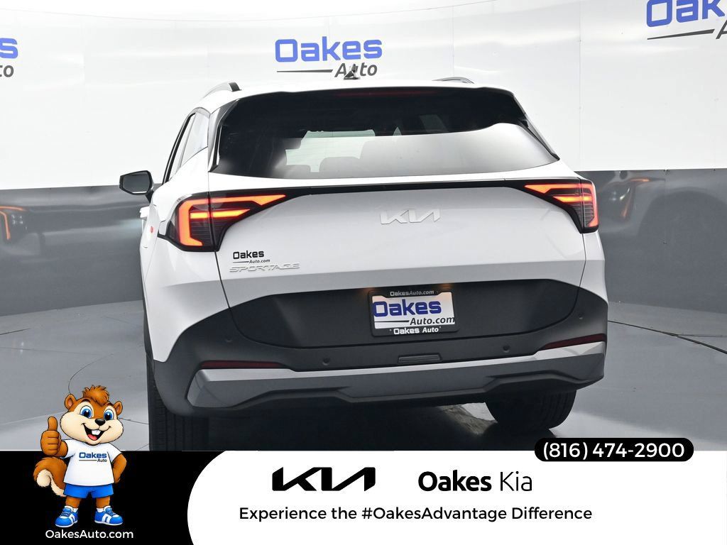 Certified 2026 Kia Sportage EX w/ EX Panorama Roof Package FWD image 6