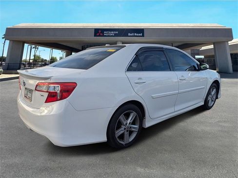 Used 2013 Toyota Camry SE image 4