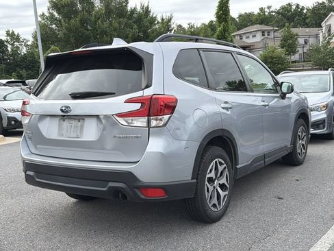 Used 2021 Subaru Forester Premium AWD/4WD image 4