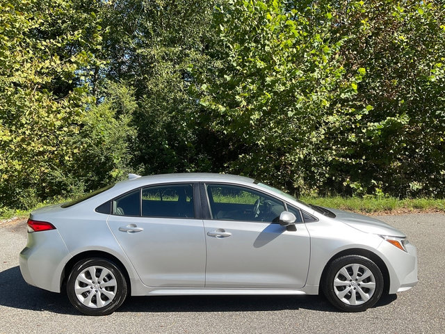 Used 2026 Toyota Corolla LE FWD image 5