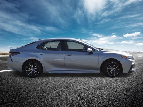 Used 2023 Toyota Camry SE w/ Convenience Package FWD image 19