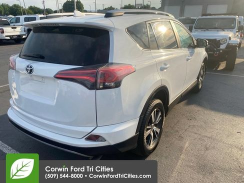 Used 2017 Toyota RAV4 XLE FWD image 4