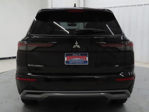 New 2026 Mitsubishi Outlander SE image 4