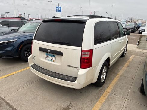 Used 2010 Dodge Grand Caravan SE image 2