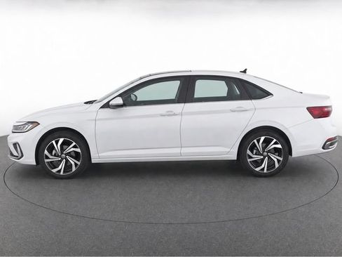 Used 2025 Volkswagen Jetta SEL FWD image 5