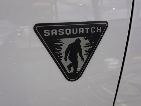 Used 2022 Ford Bronco 2-Door w/ Sasquatch Package AWD/4WD image 8