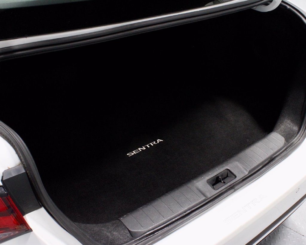Certified 2025 Nissan Sentra SR FWD image 13