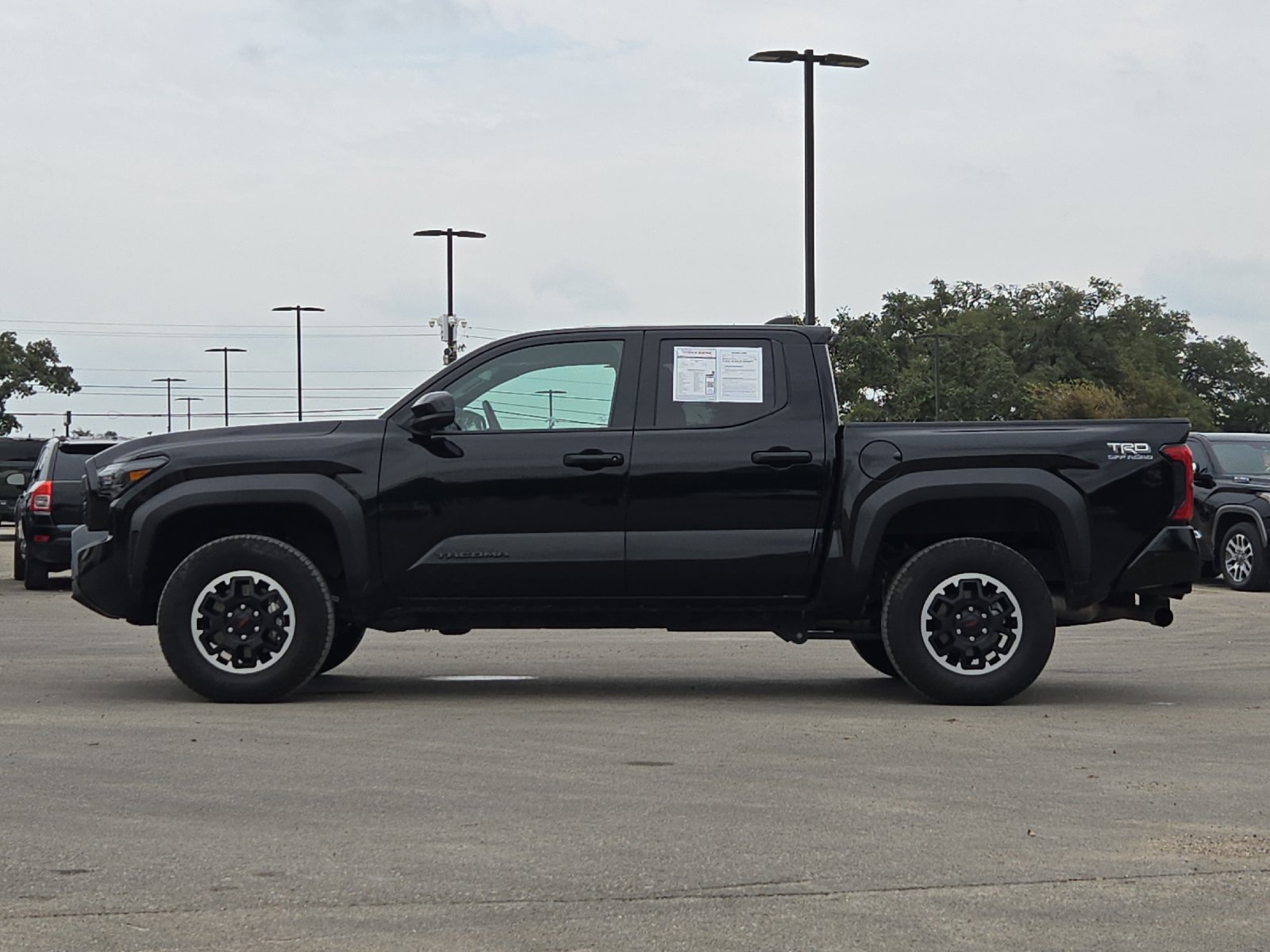 Certified 2025 Toyota Tacoma TRD Off-Road AWD/4WD image 2