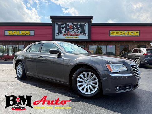 Used 2014 Chrysler 300 w/ Driver Convenience Group image 1