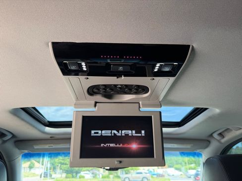 Used 2015 GMC Yukon Denali w/ Premium Package AWD/4WD image 11