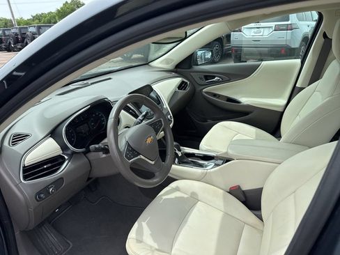 Used 2021 Chevrolet Malibu LT w/ Leather Package FWD image 10