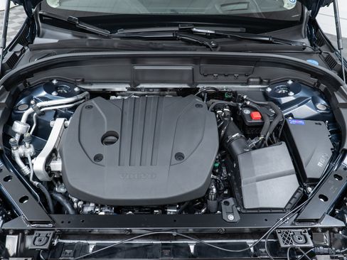 New 2026 Volvo XC60 B5 Ultra w/ Climate Package image 9