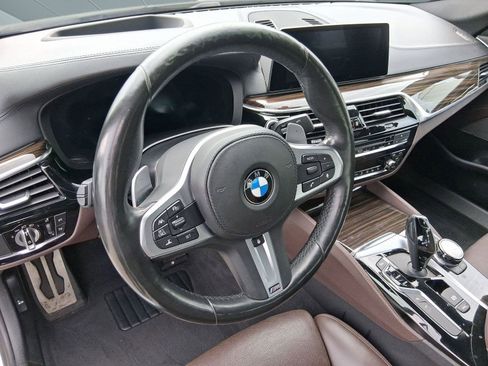 Used 2019 BMW M550i xDrive image 21