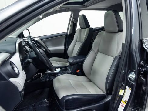 Used 2018 Toyota RAV4 Limited FWD image 22
