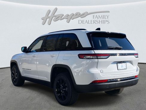 New 2025 Jeep Grand Cherokee Altitude image 26