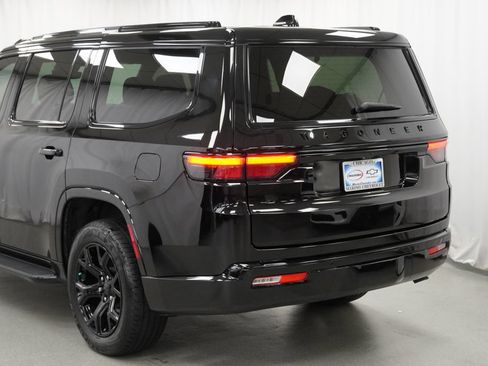 Used 2024 Jeep Wagoneer Series II AWD/4WD image 41
