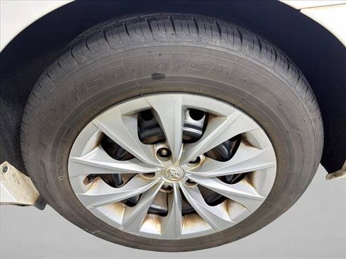 Used 2017 Toyota Camry LE FWD image 19
