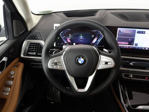 New 2026 BMW X7 xDrive40i w/ Premium Package AWD/4WD image 3