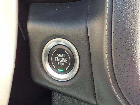 Used 2023 GMC Yukon XL SLT image 12