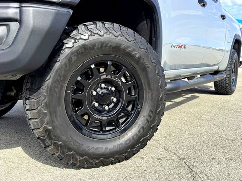 Used 2024 GMC Sierra 1500 AT4X w/ AT4X AEV Edition image 2